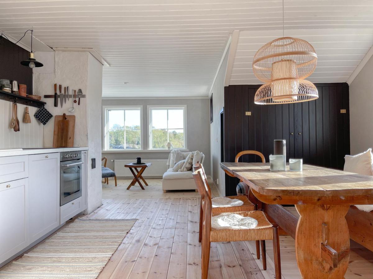 Lovely, Bright Overlooking Nature Apartment Fiskebäckskil